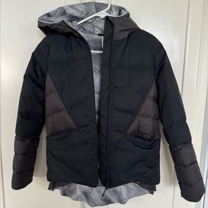 IVIVVA Lululemon Girl’s Black Gray Reversible Down ruffle Jacket SZ 12 excellent